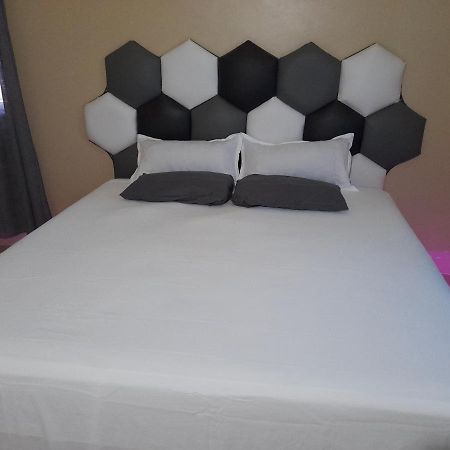 Loodik Vacation Home Brompton Manor Black River Bagian luar foto