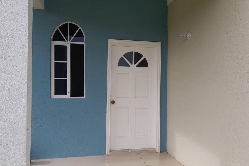 Loodik Vacation Home Brompton Manor Black River Bagian luar foto