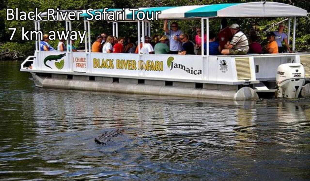 Loodik Vacation Home Brompton Manor Black River Bagian luar foto