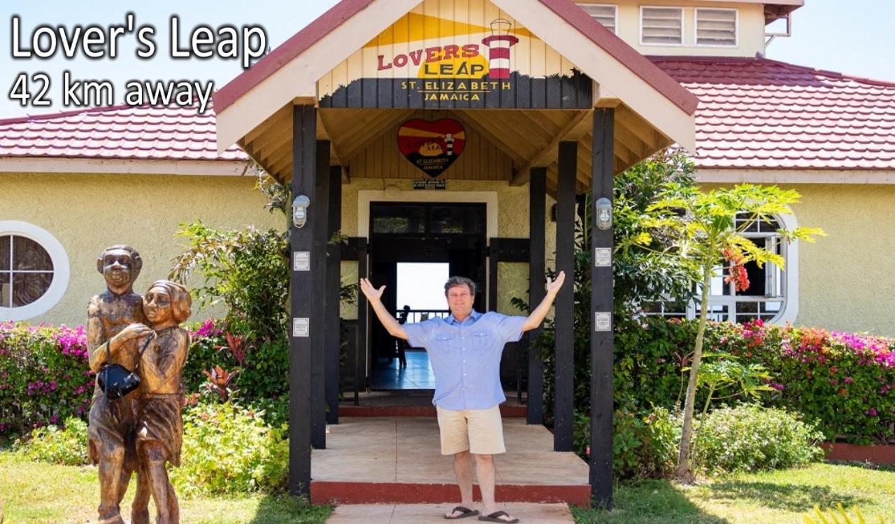 Loodik Vacation Home Brompton Manor Black River Bagian luar foto