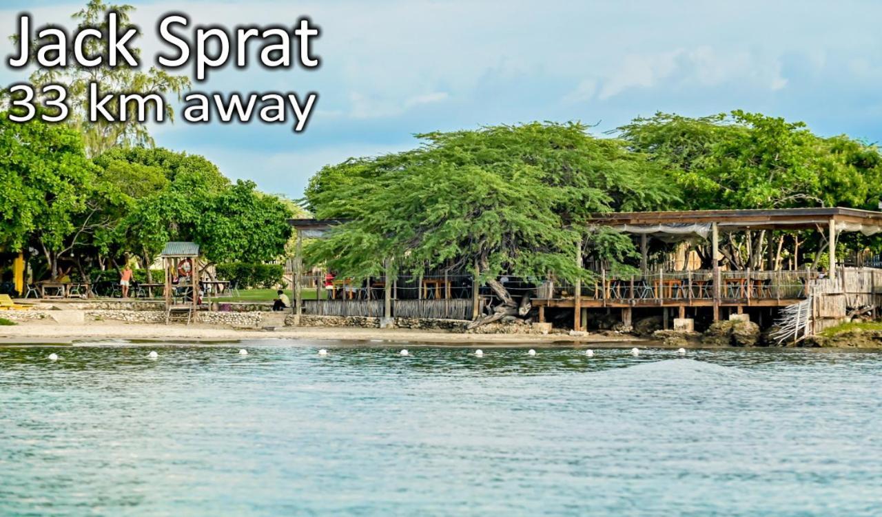 Loodik Vacation Home Brompton Manor Black River Bagian luar foto
