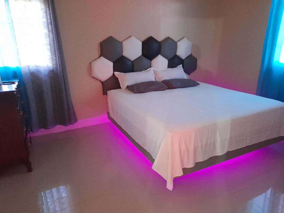 Loodik Vacation Home Brompton Manor Black River Bagian luar foto