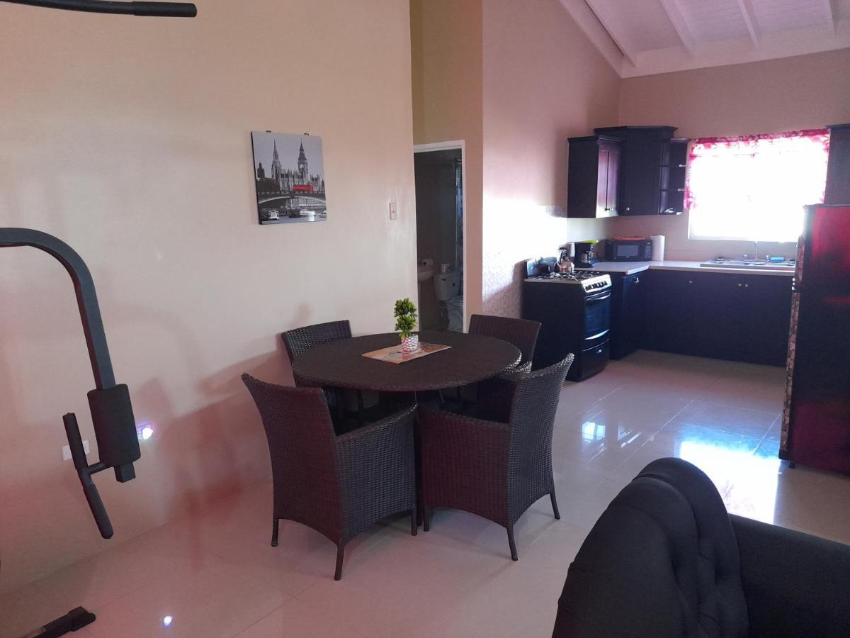 Loodik Vacation Home Brompton Manor Black River Bagian luar foto