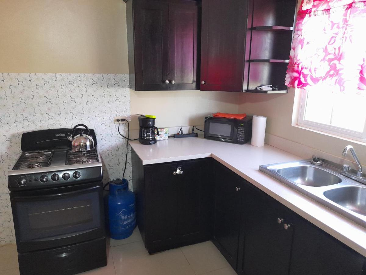 Loodik Vacation Home Brompton Manor Black River Bagian luar foto